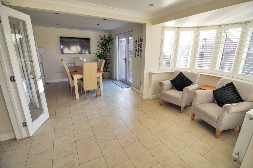 4 bed detached house for saleWright Close, St Andrews Ridge, Swindon SN25 photo 5