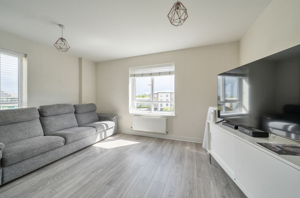 Additional image 3 of 2 bed flat for saleFleming Place, Bracknell RG12