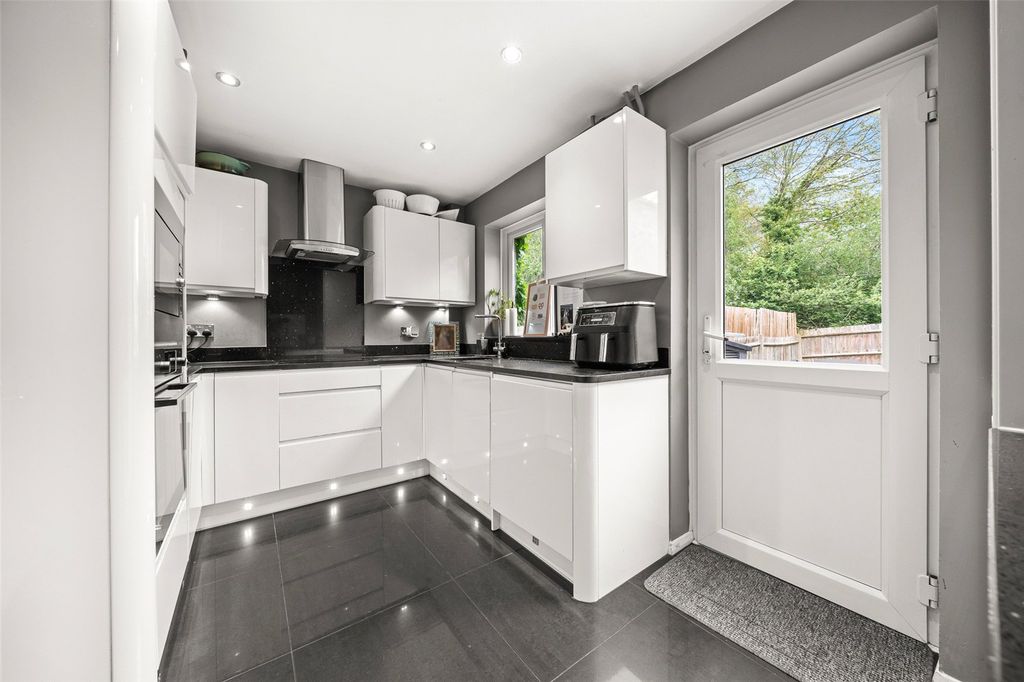 Additional image 3 of 2 bed terraced house for salePewsey Vale, Bracknell, Berkshire RG12