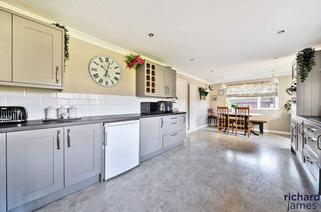 Additional image 5 of 5 bed detached house for saleStoneover Lane, Royal Wootton Bassett SN4
