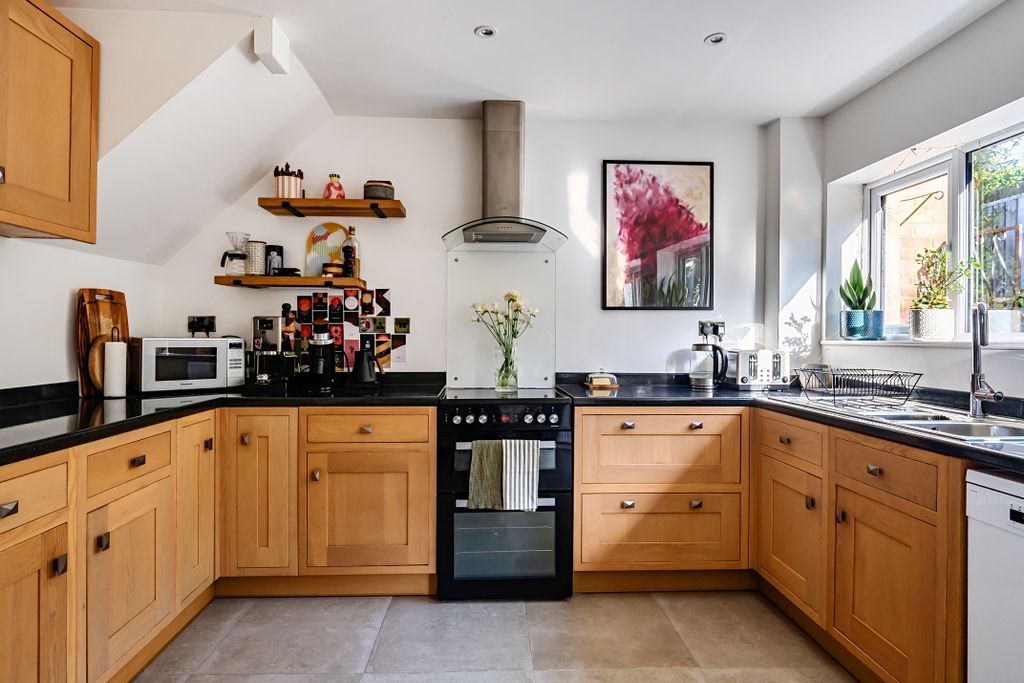 Additional image 4 of 3 bed semi-detached house for saleValleyside, Kingshill, Swindon SN1