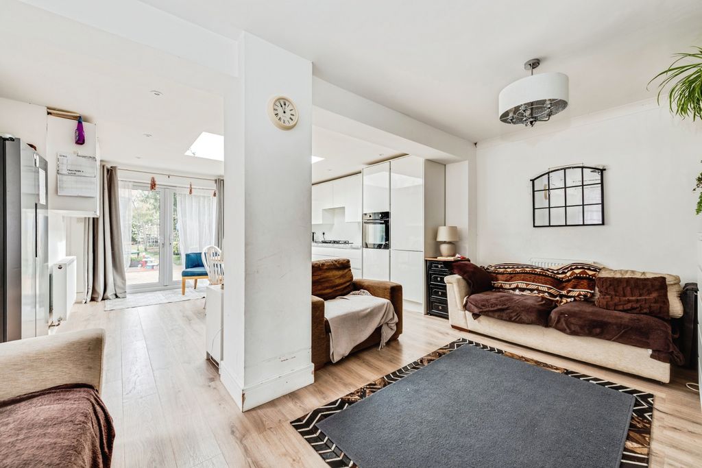 Additional image 4 of 3 bed semi-detached house for saleCopse Avenue, Swindon SN1