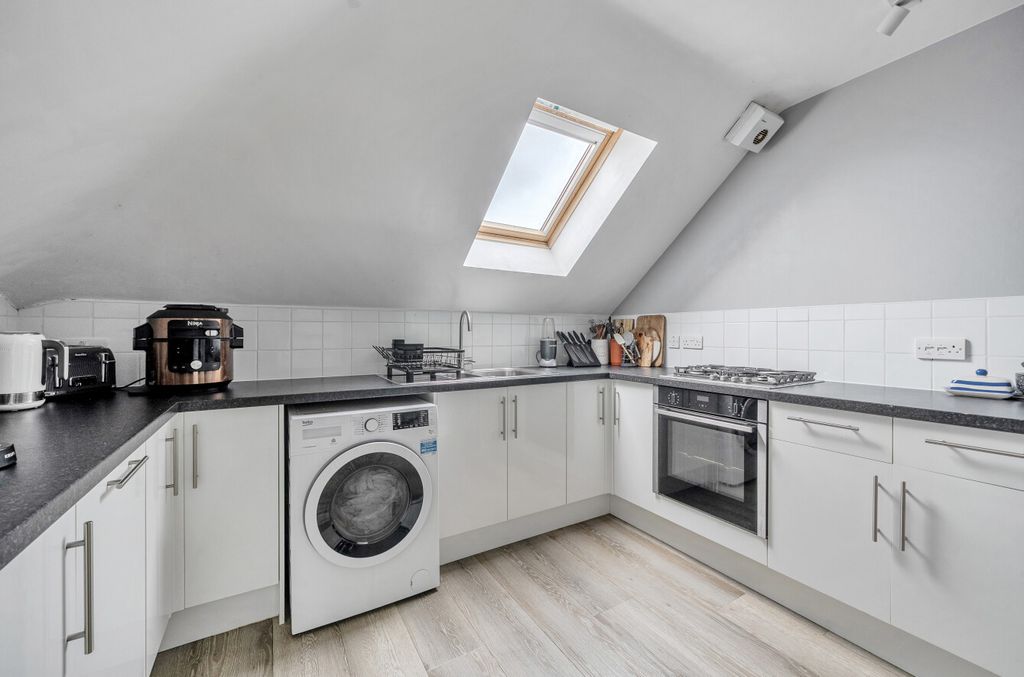 Additional image 8 of 2 bed flat for saleRoebuck Estate, Binfield, Bracknell, Berkshire RG42