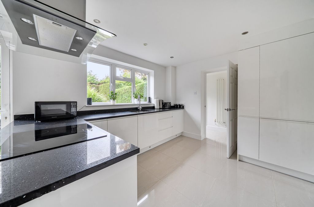 Additional image 5 of 3 bed semi-detached house for saleRossett Close, Bracknell, Berkshire RG12