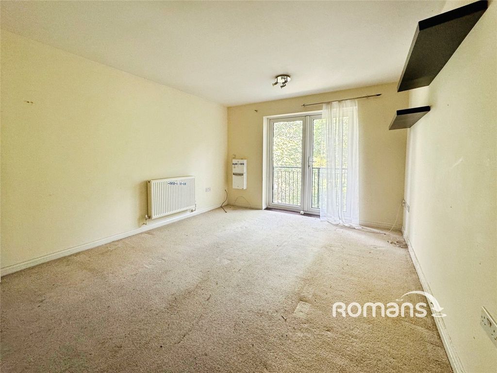 2 bed flat for saleToad Lane, Blackwater, Surrey GU17 photo 4