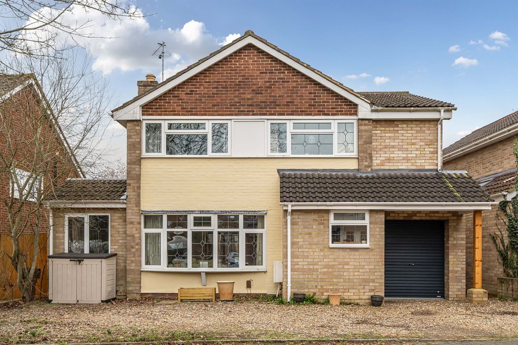 5 bed detached house for saleGreat Hill Crescent, Maidenhead SL6