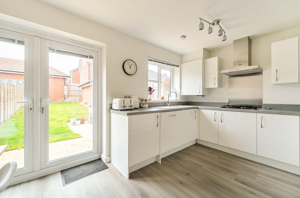 Additional image 20 of 3 bed semi-detached house for saleSonning Place, Binfield, Bracknell, Berkshire RG42