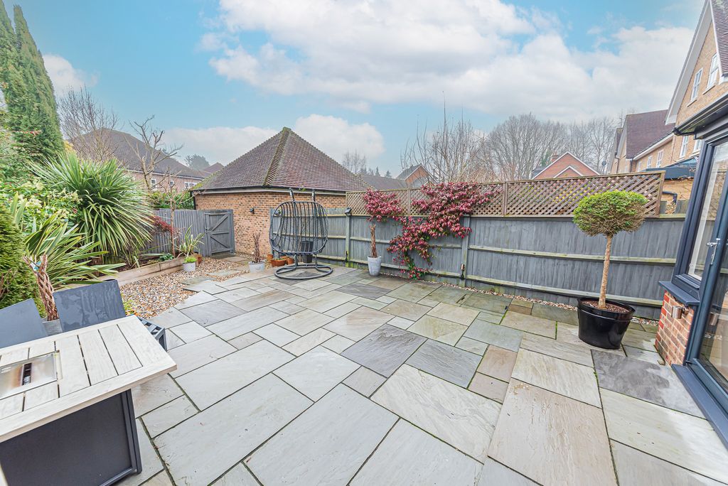 Additional image 6 of 4 bed town house for saleGatcombe Crescent, Ascot, Berkshire SL5