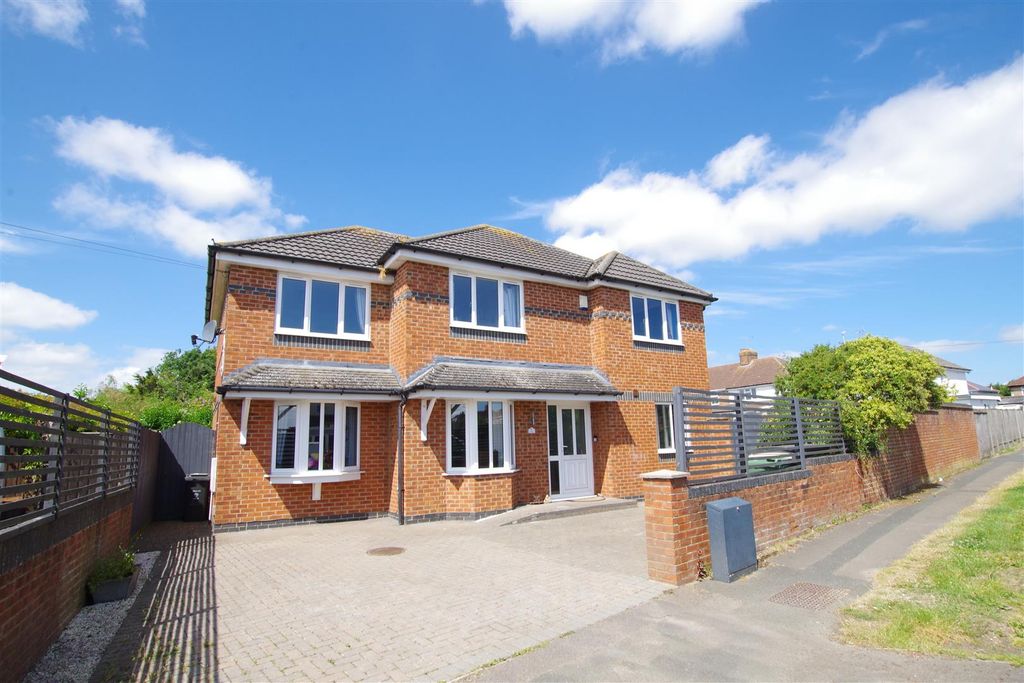 4 bed detached house for saleNythe Road, Coleview, Swindon SN3