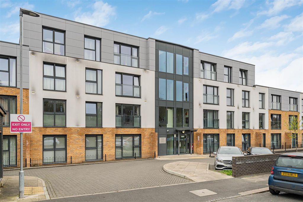 1 bed flat for saleBoulters Point, Boyn Valley Road, Maidenhead SL6