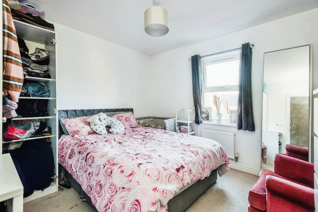 Additional image 6 of 2 bed flat for saleStaldon Court, Swindon, Wiltshire SN1