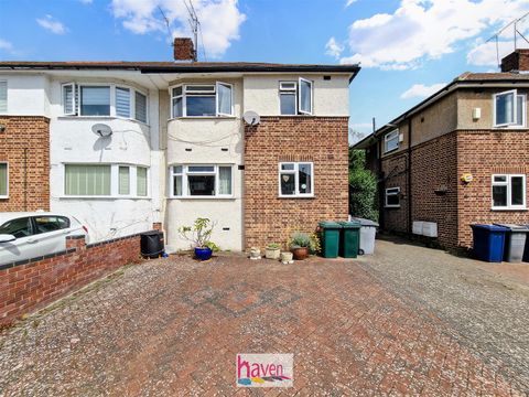 Avondale Avenue, East Barnet EN4