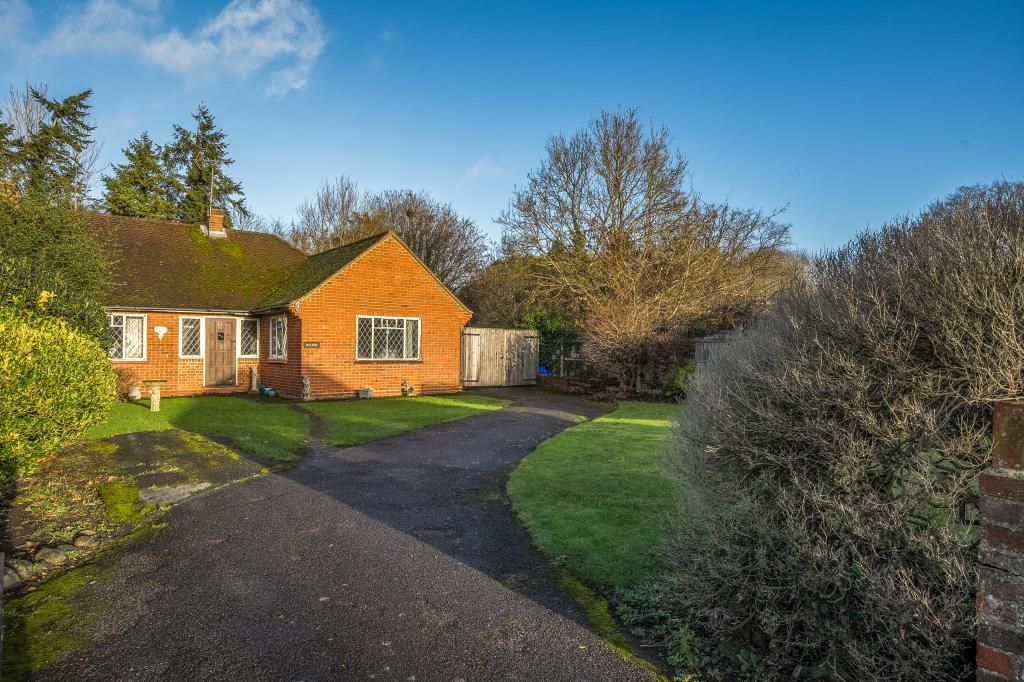 2 bed detached bungalow for saleNorth Street, Windsor SL4