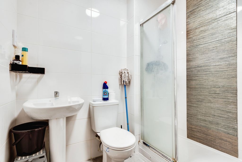 Additional image 12 of 2 bed flat for saleFarnsby Street, Swindon, Wiltshire SN1