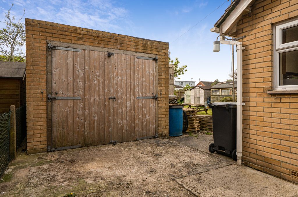 Additional image 21 of 6 bed detached house for saleCarisbrooke Terrace, Chiseldon, Swindon SN4