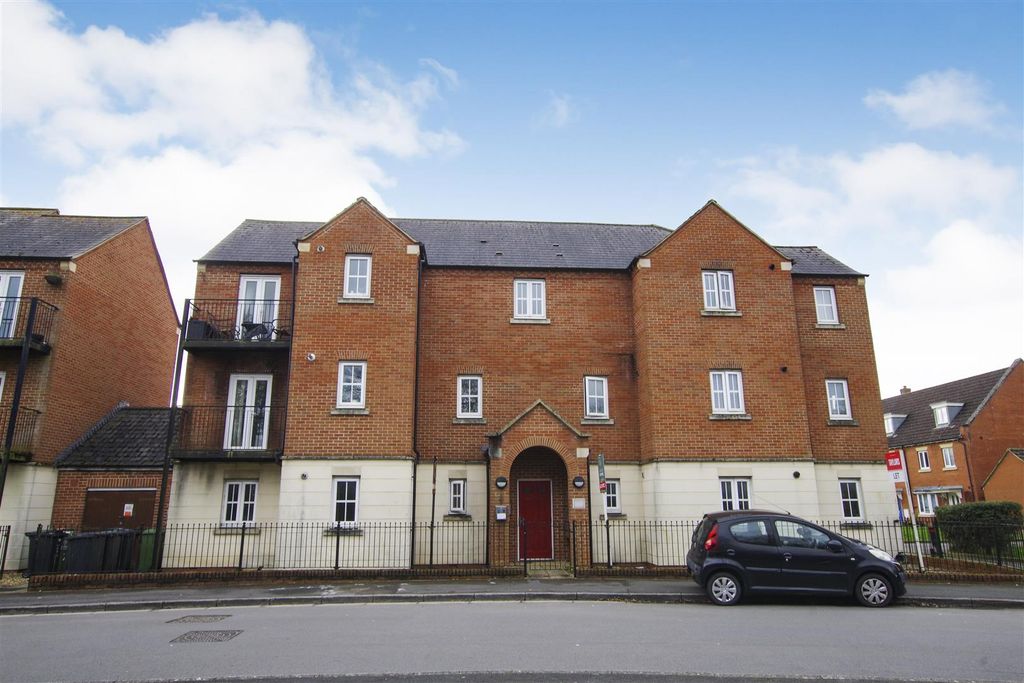 2 bed flat for saleCassini Drive, Oakhurst, Swindon SN25
