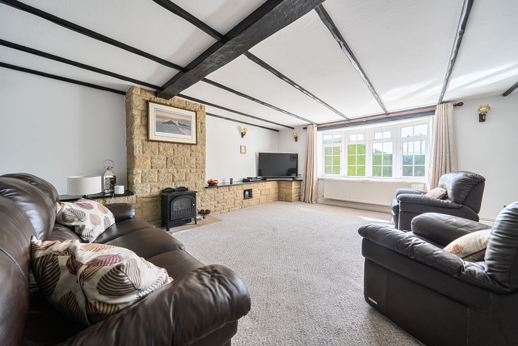 4 bed detached house for saleHook SN4 photo 4