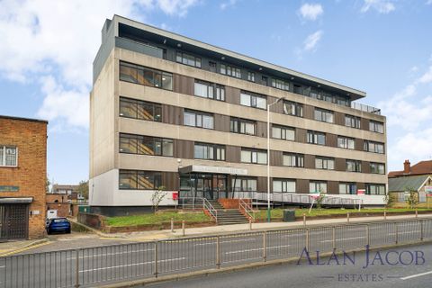 Queen Moat House, Romford RM1