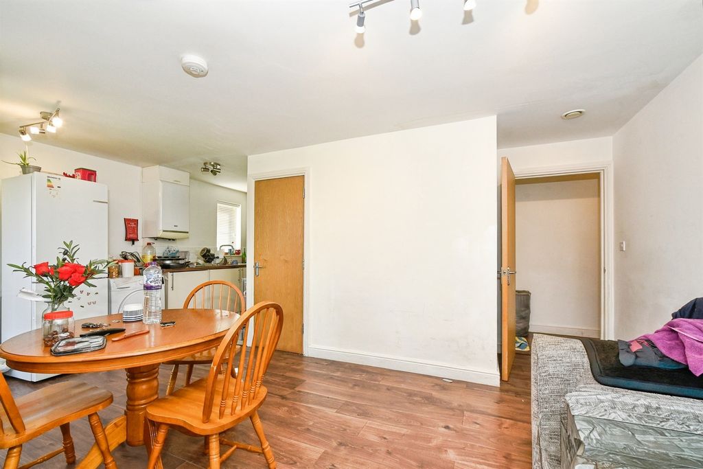 Additional image 4 of 2 bed flat for saleTwickenham Close, Swindon SN3
