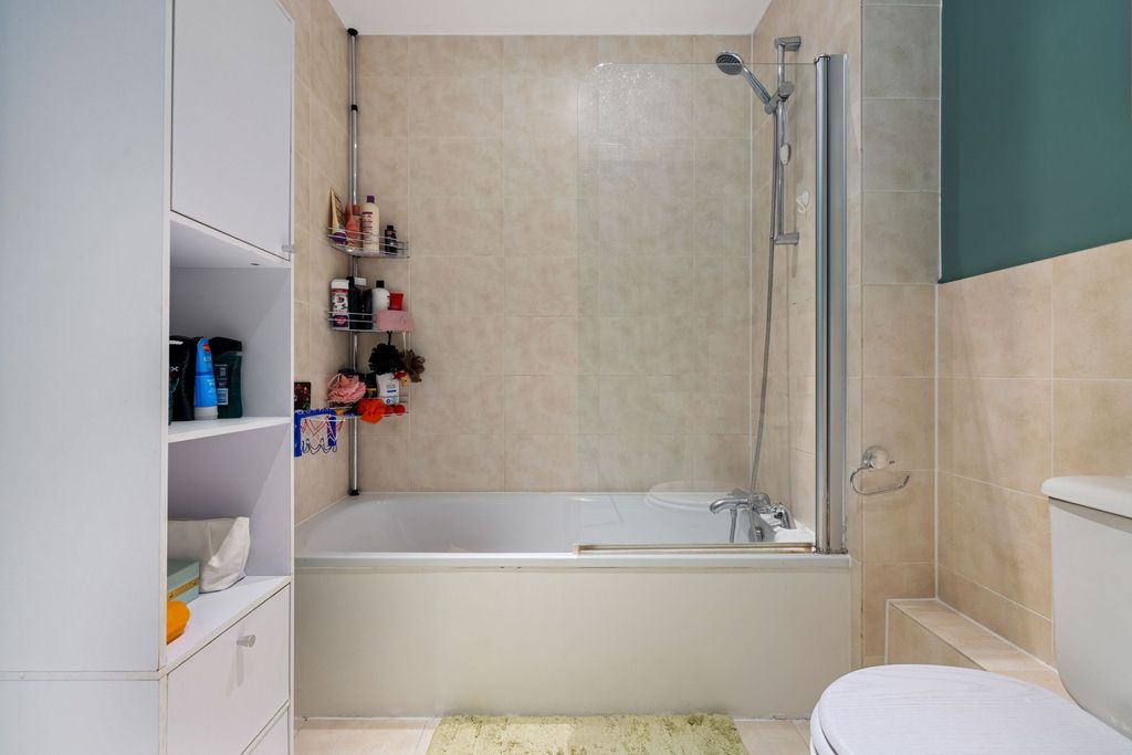 Additional image 13 of 2 bed flat for saleWestminster Mansions, Sullivan Road, Camberley GU15