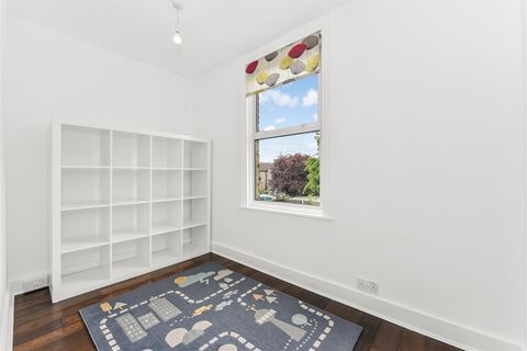 Walpole Road, London E18
