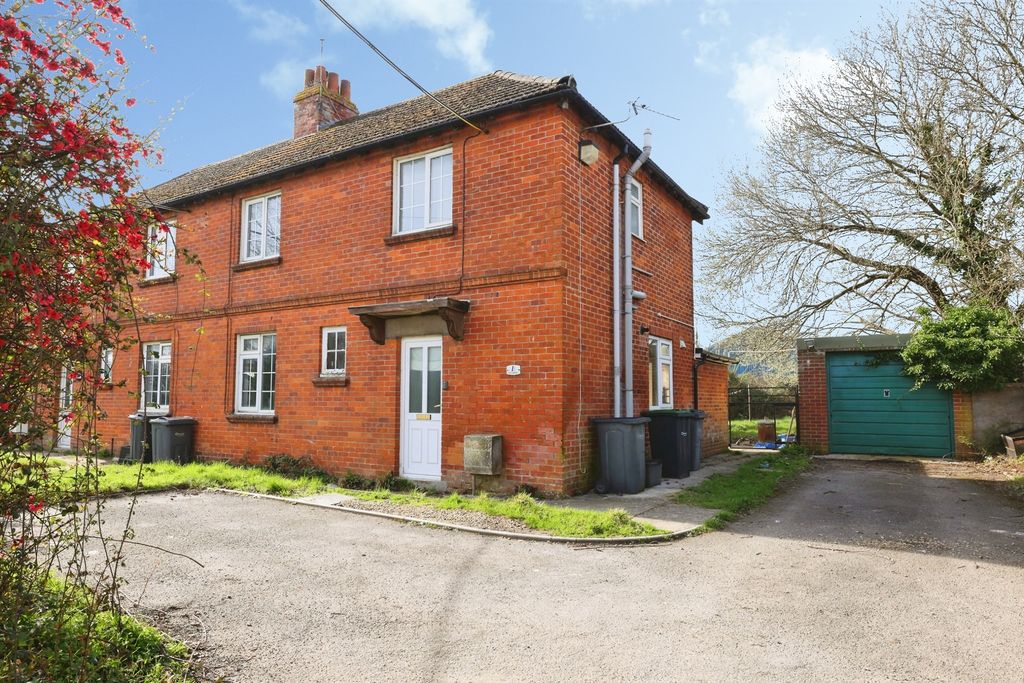 3 bed semi-detached house for saleNursteed Road, Devizes SN10