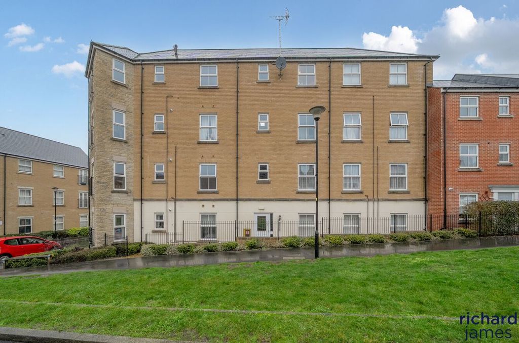 2 bed flat for sale21 Vaugh Williams Way, Redhouse, Swindon SN25