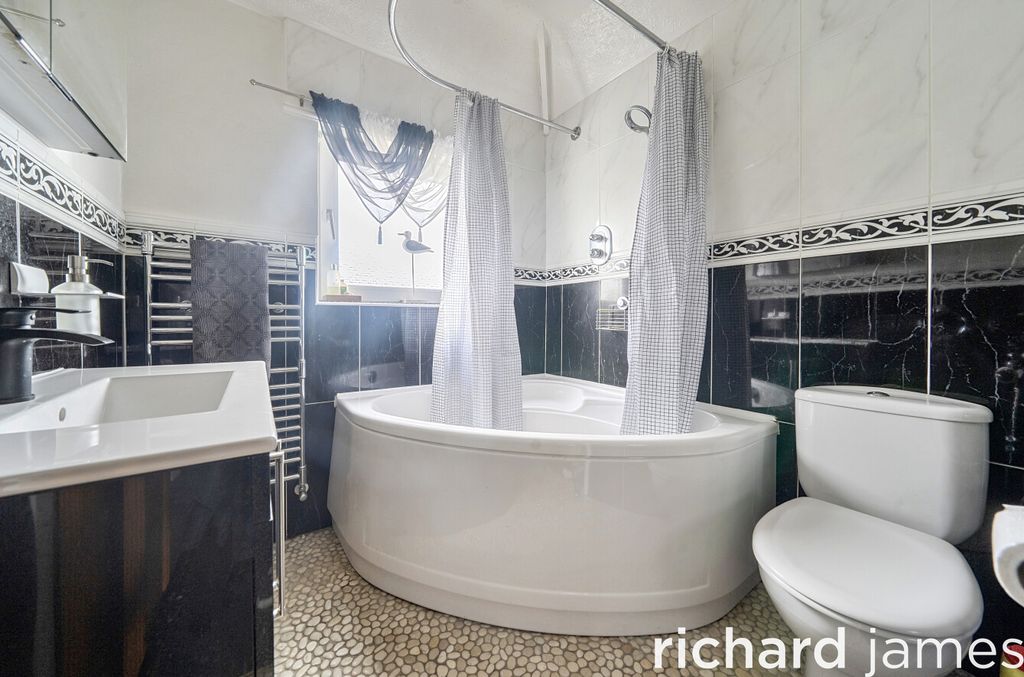 Additional image 8 of 3 bed semi-detached house for saleChurchward Avenue, Rodbourne Cheney SN2