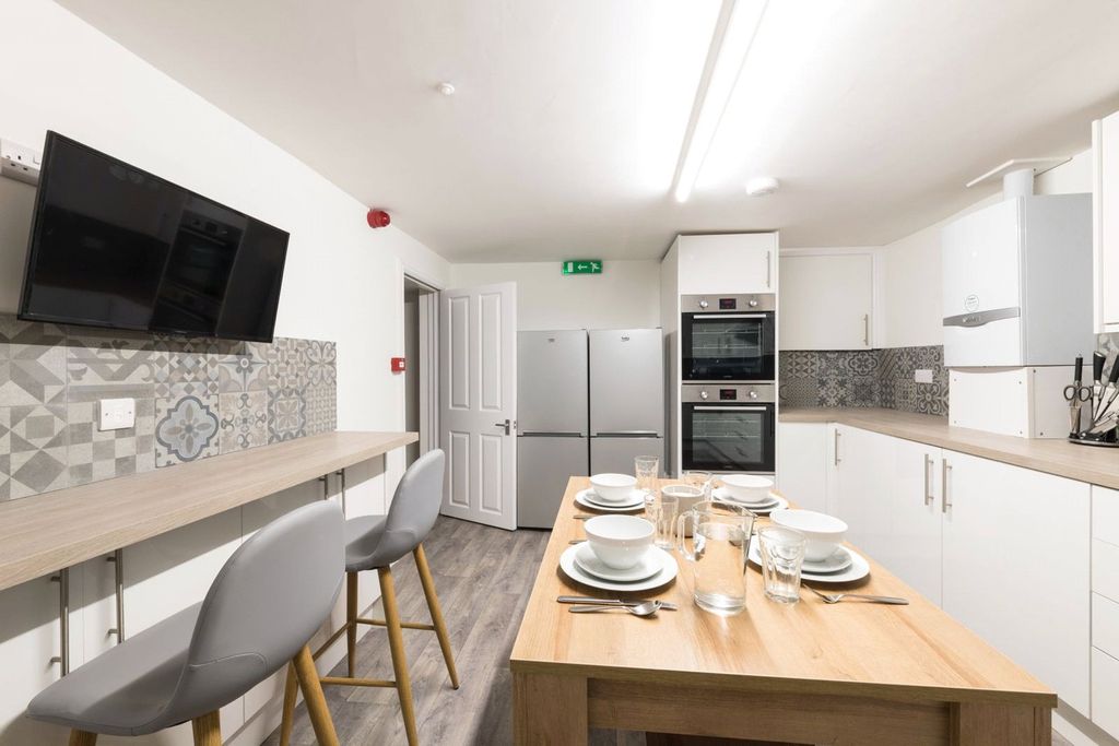 Additional image 4 of 10 bed terraced house for saleMilton Road, Swindon SN1