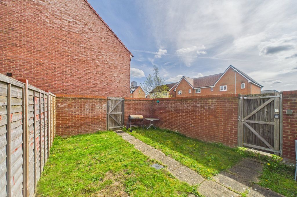 Additional image 12 of 4 bed semi-detached house for saleEagle Way, Bracknell, Berkshire RG12