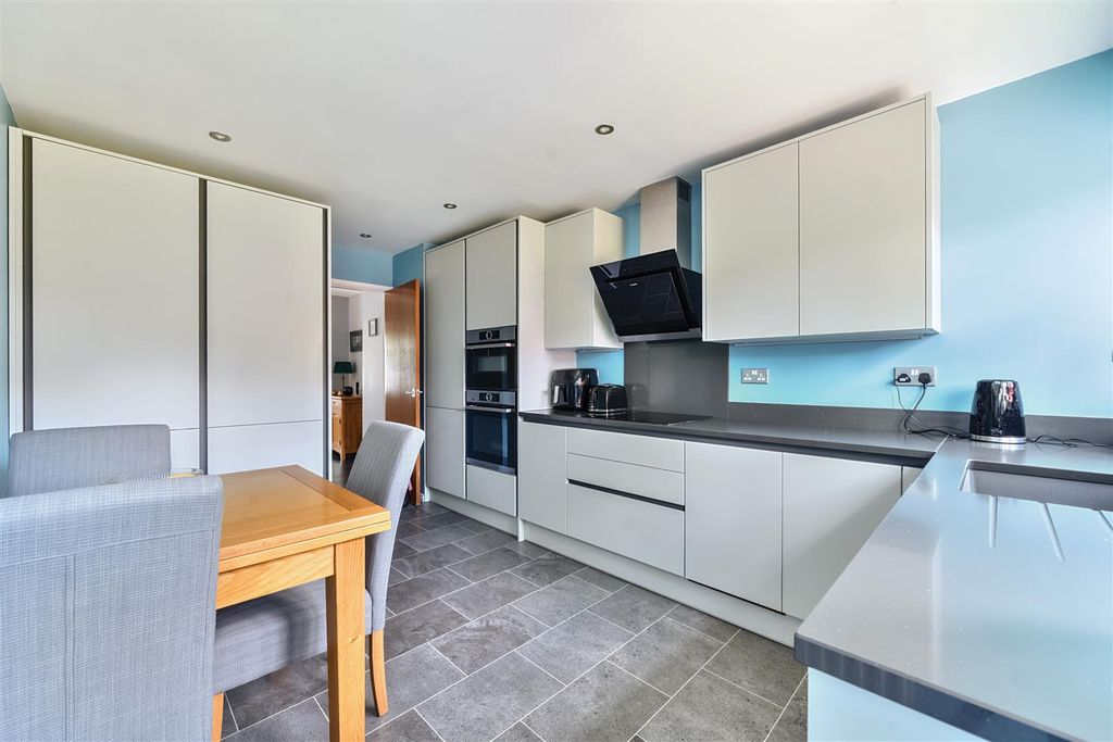 Additional image 4 of 3 bed detached bungalow for saleWiltshire Avenue, Crowthorne, Berkshire RG45