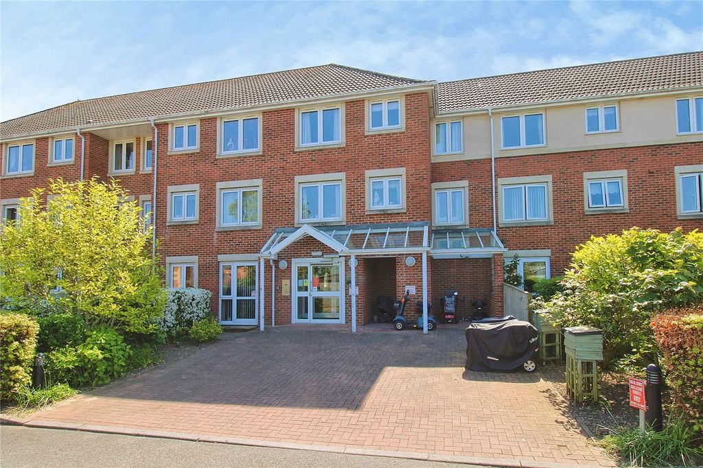 1 bed flat for saleRegal Court, Trowbridge BA14