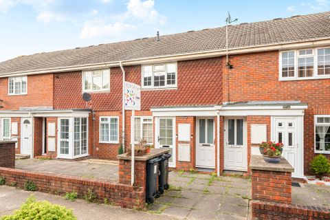 Delaporte Close, Epsom KT17