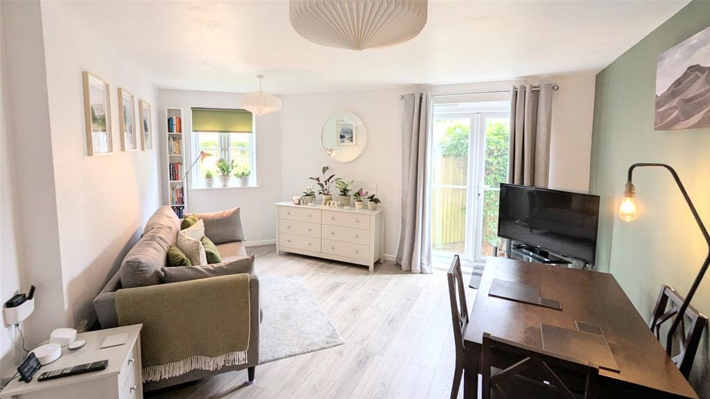 2 bed flat for saleSomerville Rise, Bracknell, Berkshire RG12 photo 5