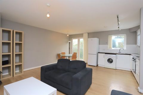 Central Court, Salford M3