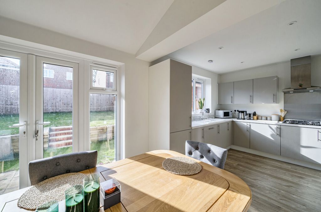 Additional image 2 of 4 bed semi-detached house for saleHeythorp Park, Binfield, Bracknell, Berkshire RG42