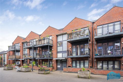 Leverton Close, London N22