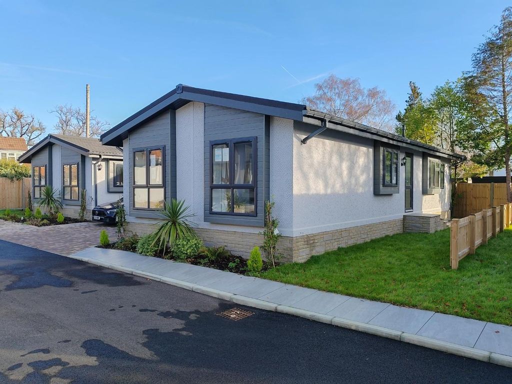 2 bed mobile/park home for saleWellington Road, Sandhurst GU47