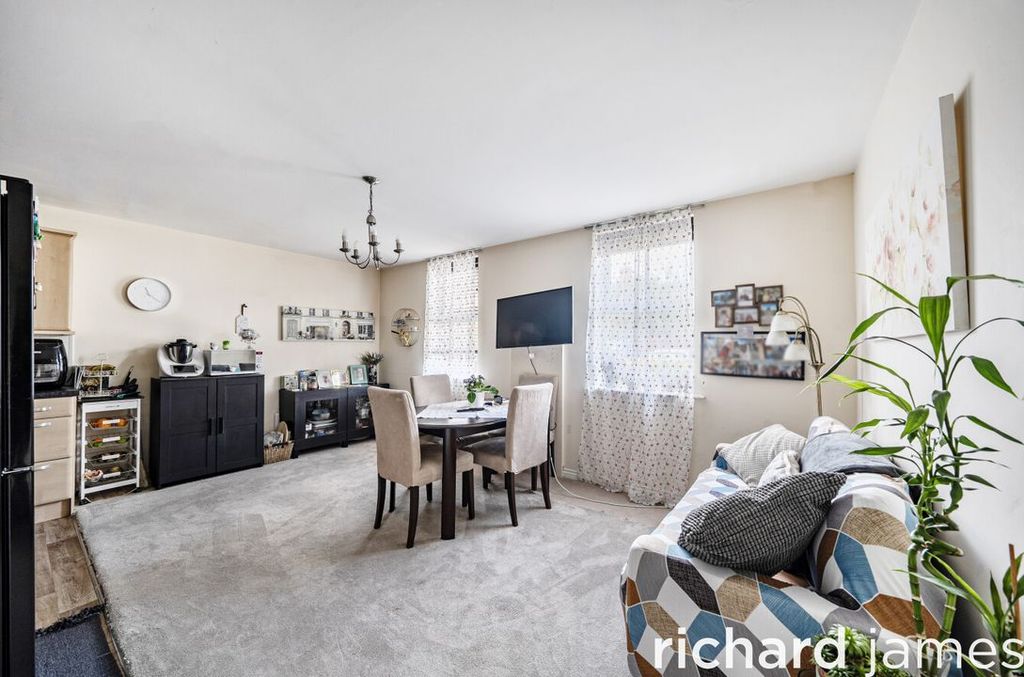 Additional image 2 of 2 bed flat for saleKimmeridge Court, Ripley Road, Old Town SN1