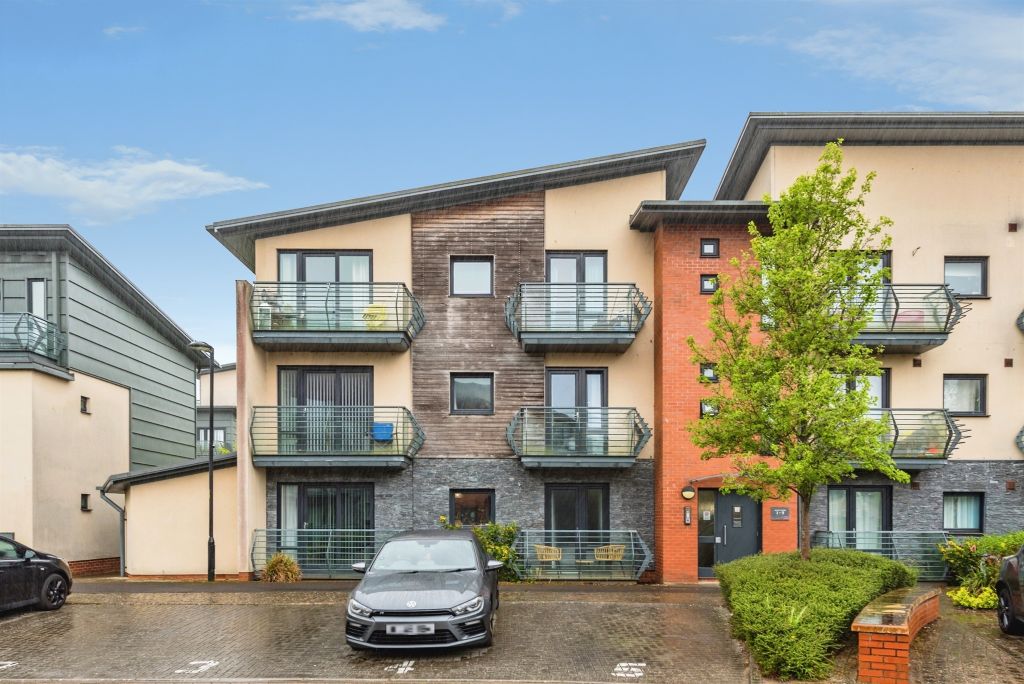 2 bed flat for saleAllen Close, Swindon SN3