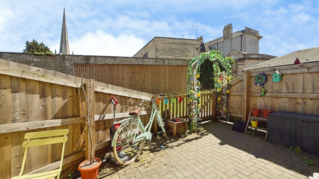 1 bed flat for saleManvers Street, Trowbridge BA14 photo 2