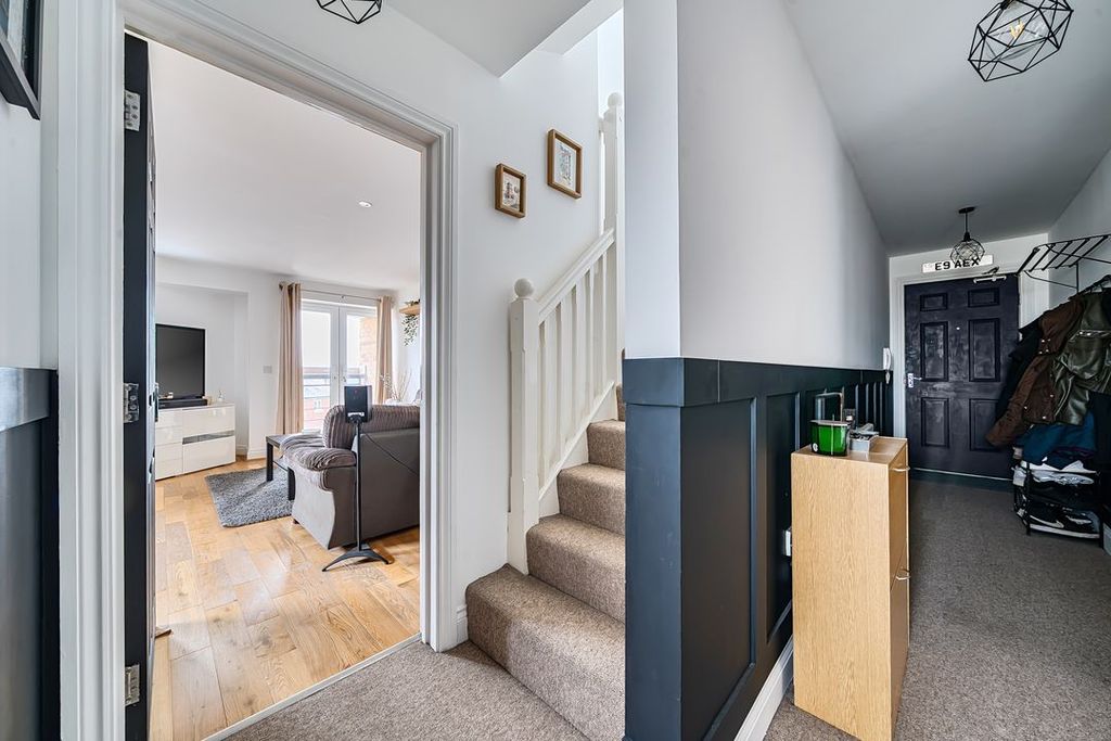 Additional image 14 of 3 bed flat for salePasteur Drive, Old Town, Swindon SN1