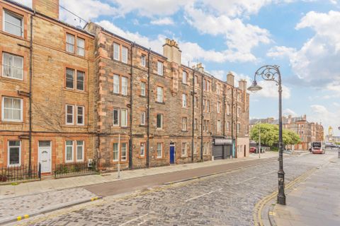 26 (3F4) Henderson Gardens, The Shore, Edinburgh EH6