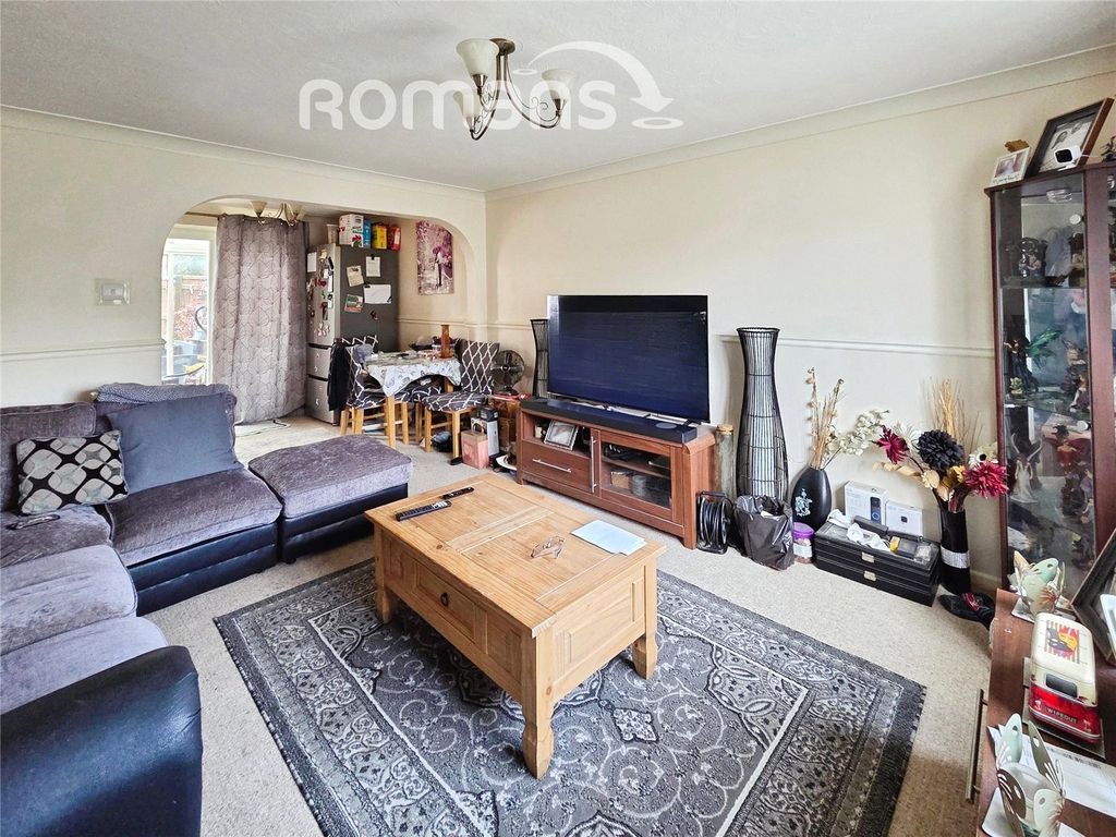 2 bed semi-detached house for saleRadcot Close, Nine Elms, Swindon SN5 photo 3