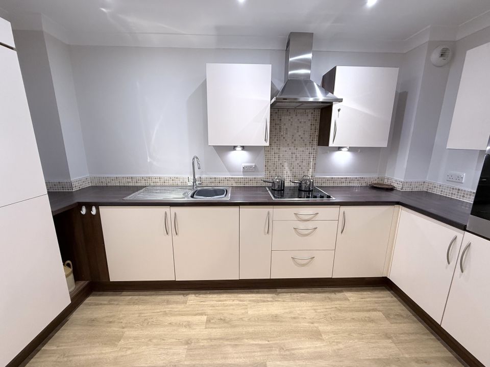 Additional image 3 of 2 bed flat for saleFitzwarren Court, Kingsdown Road, Swindon SN3