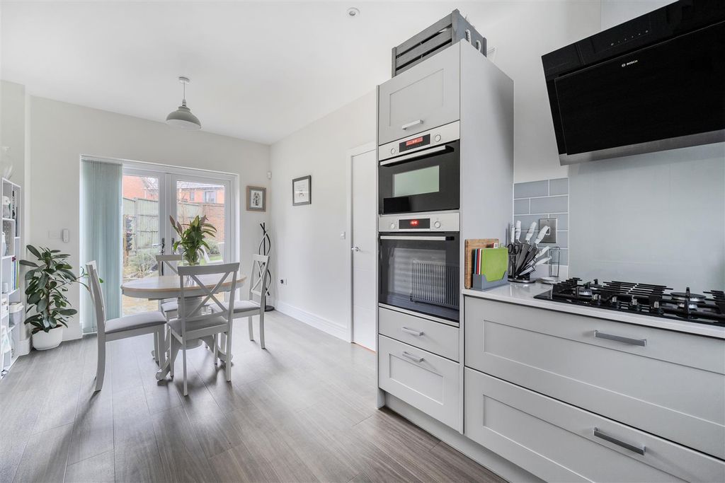 Additional image 2 of 3 bed detached house for saleStirling Close Crowthorne, Berkshire RG45