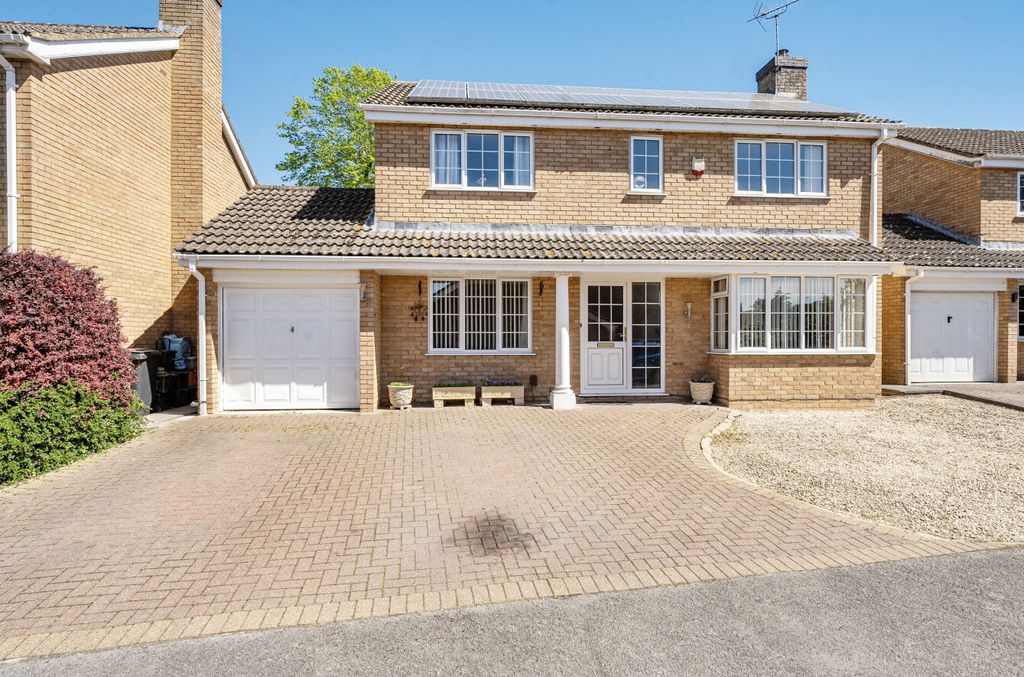 4 bed detached house for saleRandall Crescent, Shaw, Swindon SN5