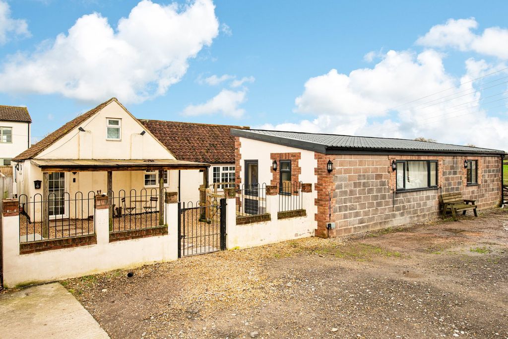 4 bed detached house for saleHoopers Pool, Southwick BA14