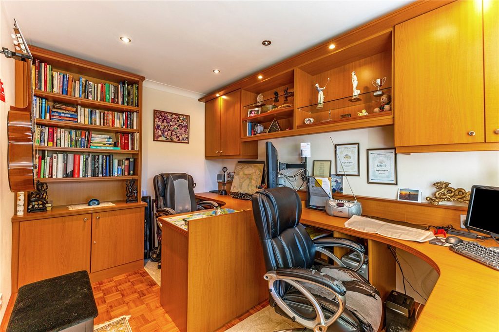 Additional image 10 of 4 bed detached house for saleRhododendron Walk, Ascot, Berkshire SL5