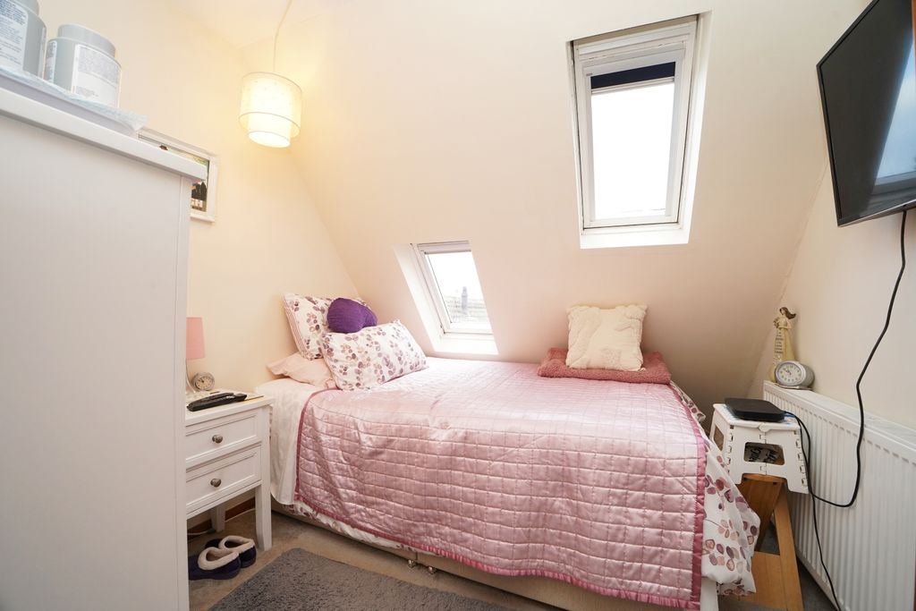 Additional image 10 of 3 bed semi-detached house for saleLechlade Road, Highworth SN6